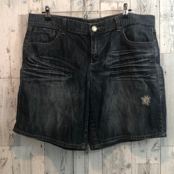 New York & Company Lightweight Denim Jean Shorts 14 - Picture 1 of 8